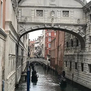 https://moonlight-attic.hotelinveneto.com